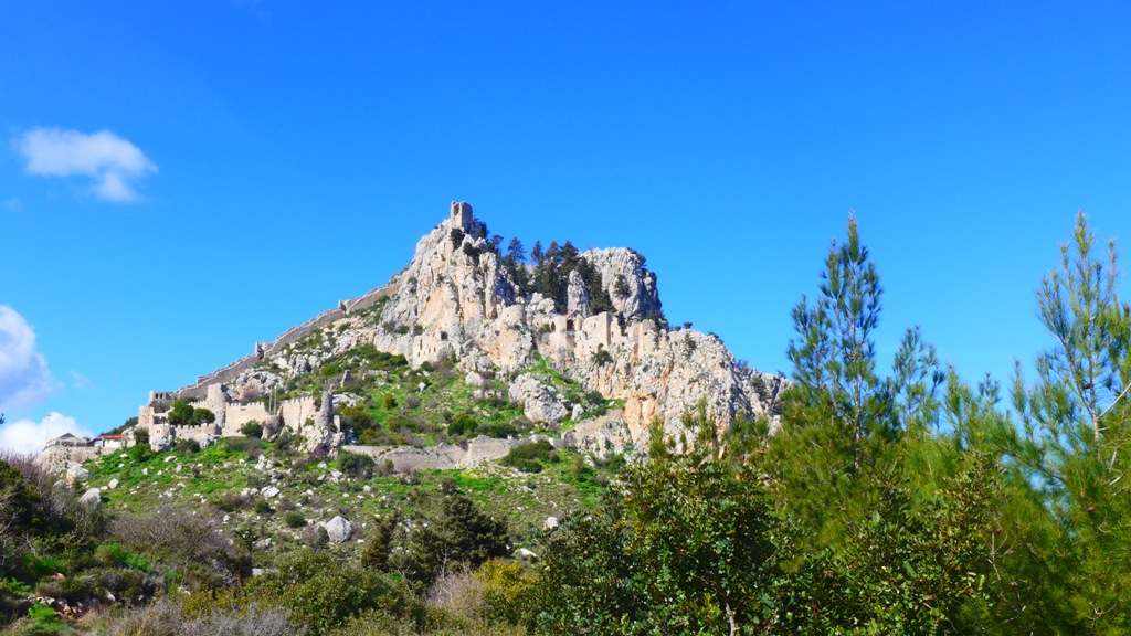 Замок святого Иллариона в горах